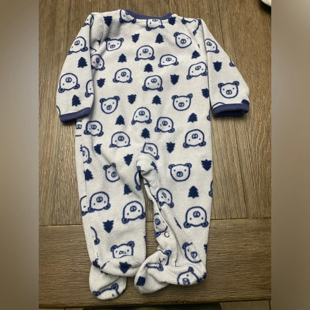 Lot of 3 baby onesies and robe size 6 month